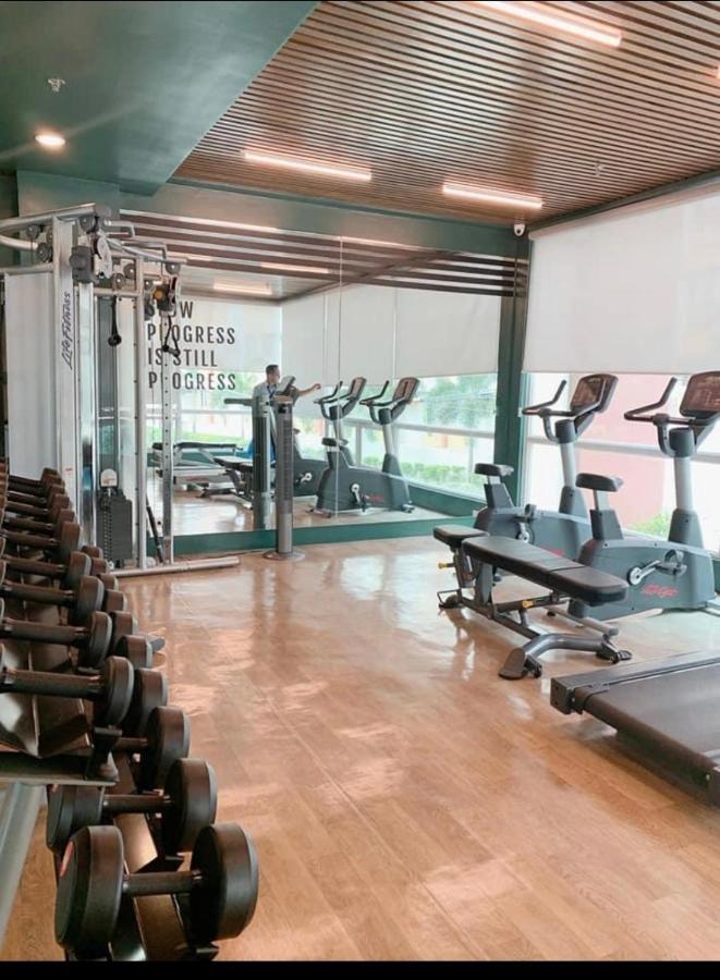 Lancris Residences 2 Bedroom Entire Apartment Near Airport With Pool Paranaque City Dış mekan fotoğraf