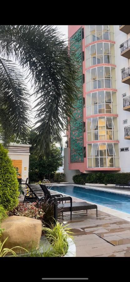 Lancris Residences 2 Bedroom Entire Apartment Near Airport With Pool Paranaque City Dış mekan fotoğraf